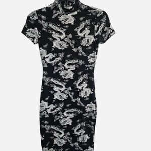 Popular 21 Black and White Dragon Print Mini Dress